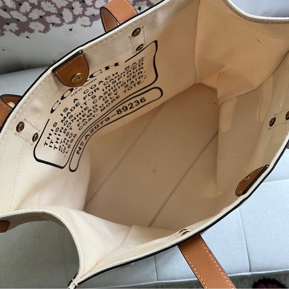 COACH LOVE CANVAS TOTE 38 BAG W/ LEATHER TRIM - Picture 5 of 6